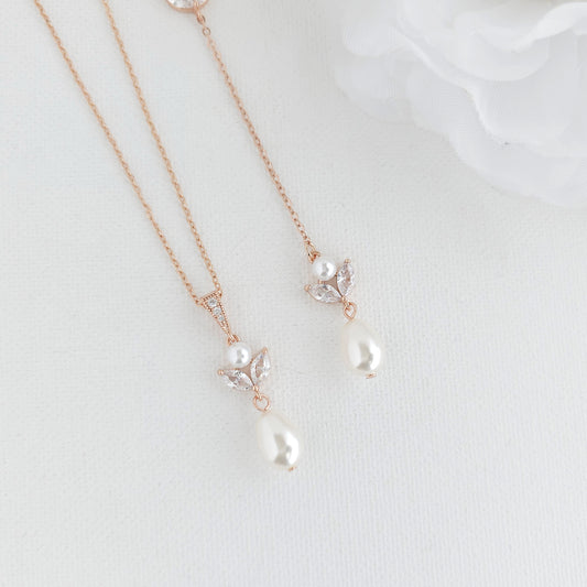 Delicate Pearl Necklace and Backdrop for Brides-Leila