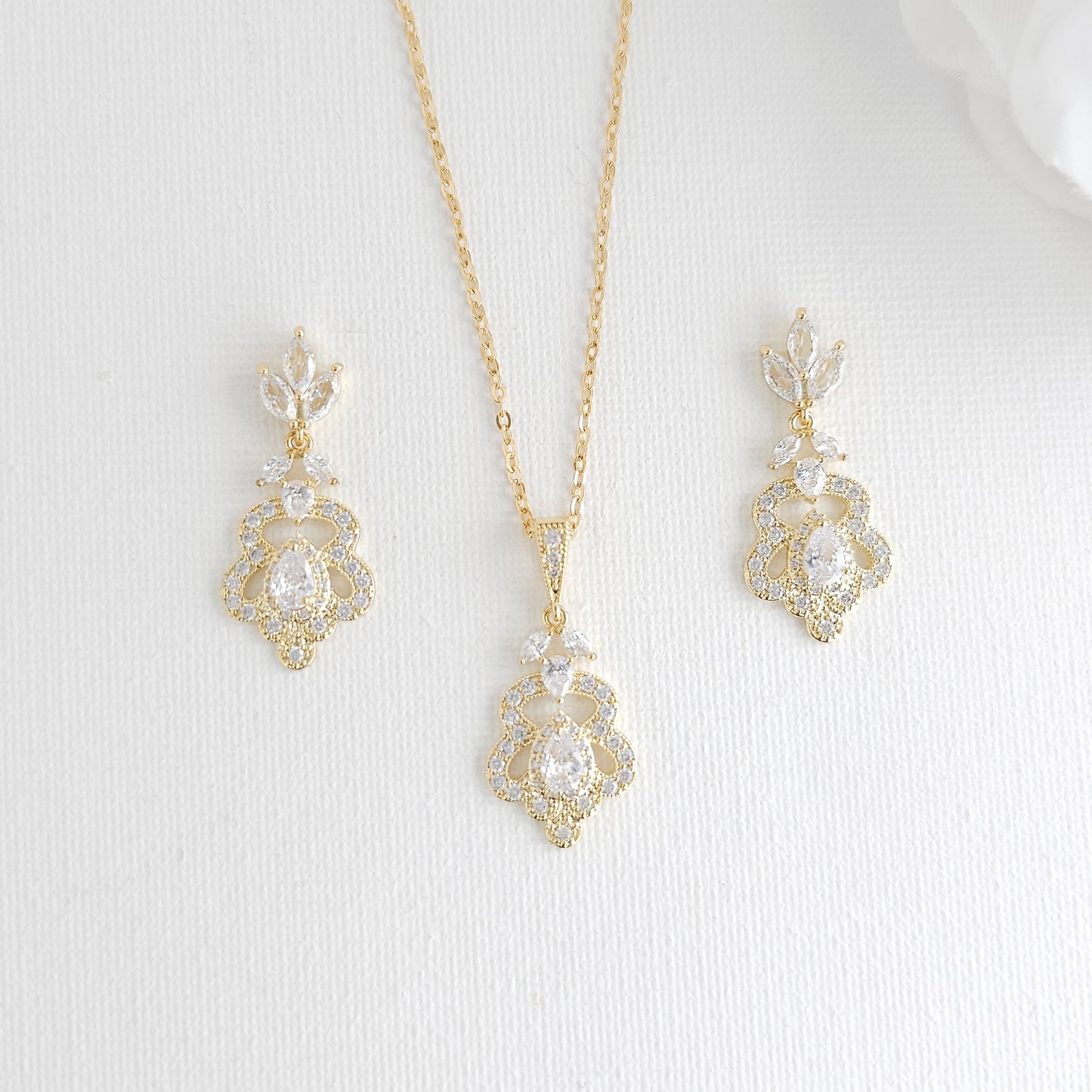 Vintage Gold Jewellery Set (Earrings & Necklace) - Norma