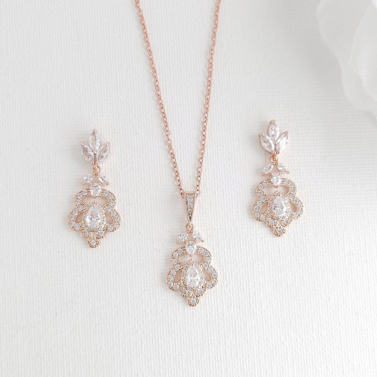 Vintage Gold Jewellery Set (Earrings & Necklace) - Norma