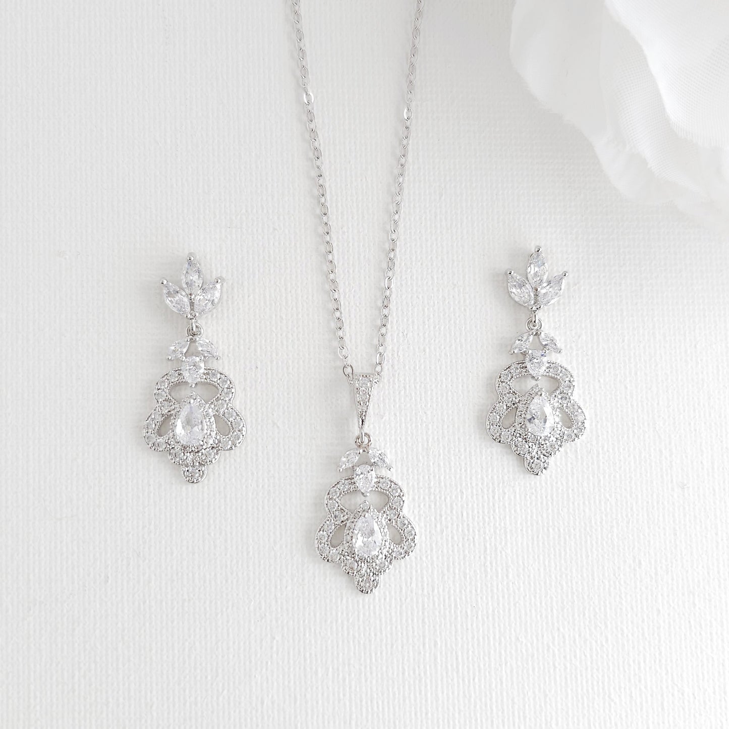 Vintage Gold Jewellery Set (Earrings & Necklace) - Norma