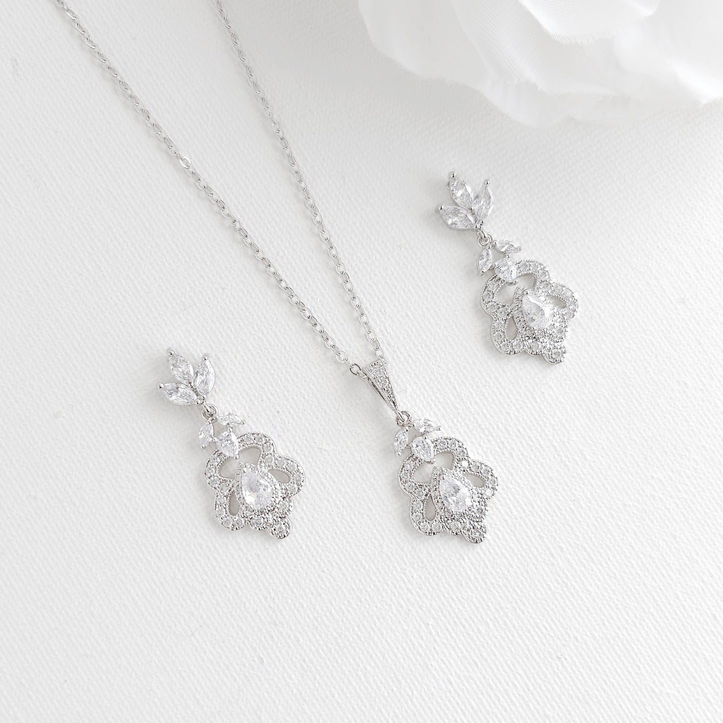 Vintage Gold Jewellery Set (Earrings & Necklace) - Norma