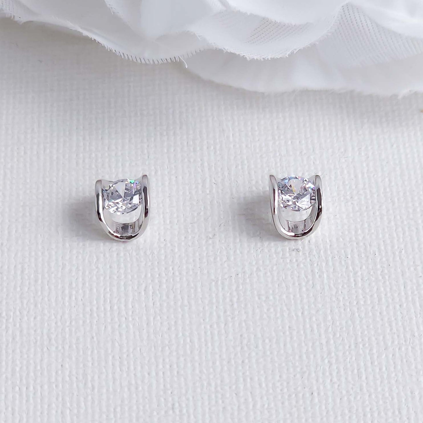 Casual Stud Earrings: Your Everyday, Minimalist Essential-Young