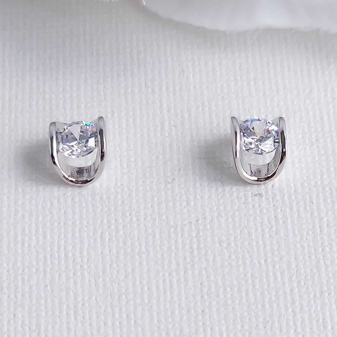 Casual Stud Earrings: Your Everyday, Minimalist Essential-Young