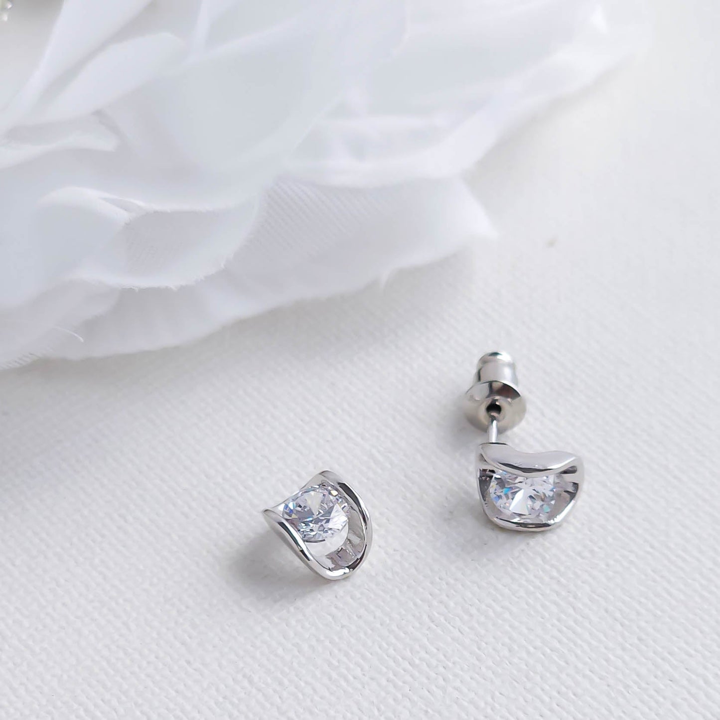 Casual Stud Earrings: Your Everyday, Minimalist Essential-Young