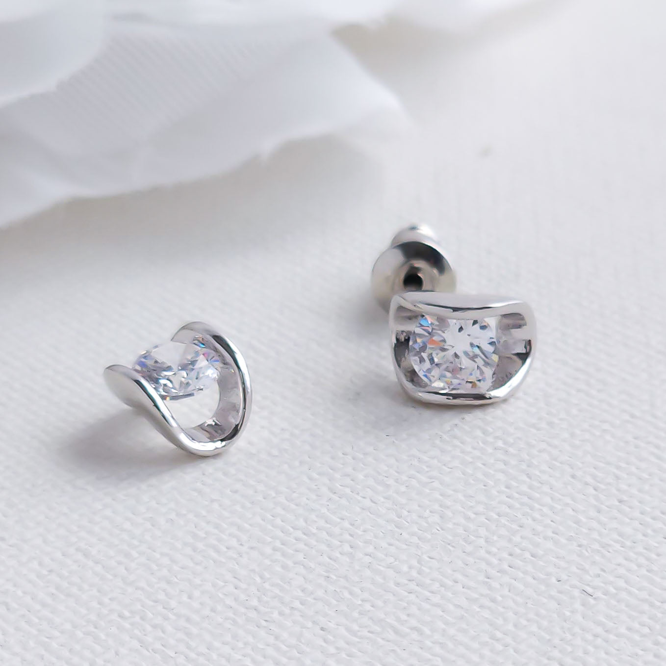 Casual Stud Earrings: Your Everyday, Minimalist Essential-Young