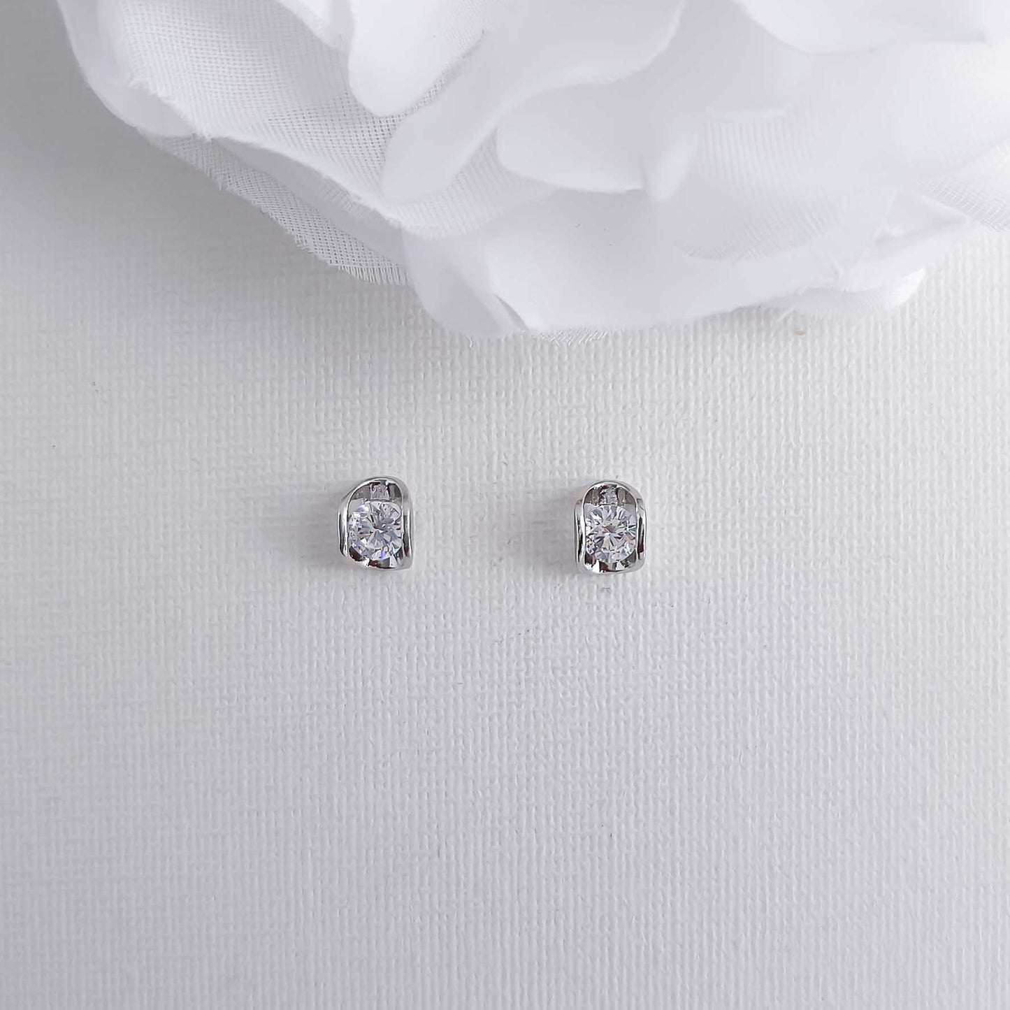 Casual Stud Earrings: Your Everyday, Minimalist Essential-Young