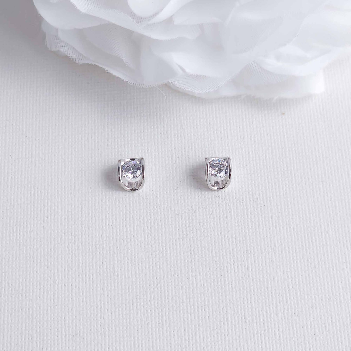 Casual Stud Earrings: Your Everyday, Minimalist Essential-Young
