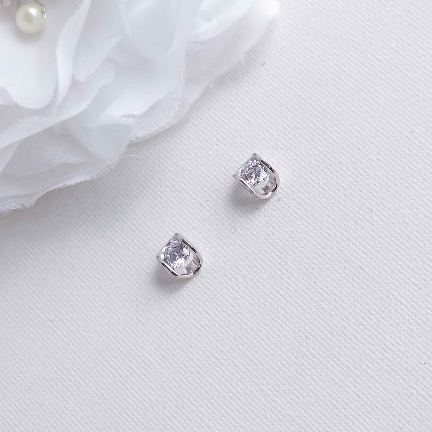 Casual Stud Earrings: Your Everyday, Minimalist Essential-Young