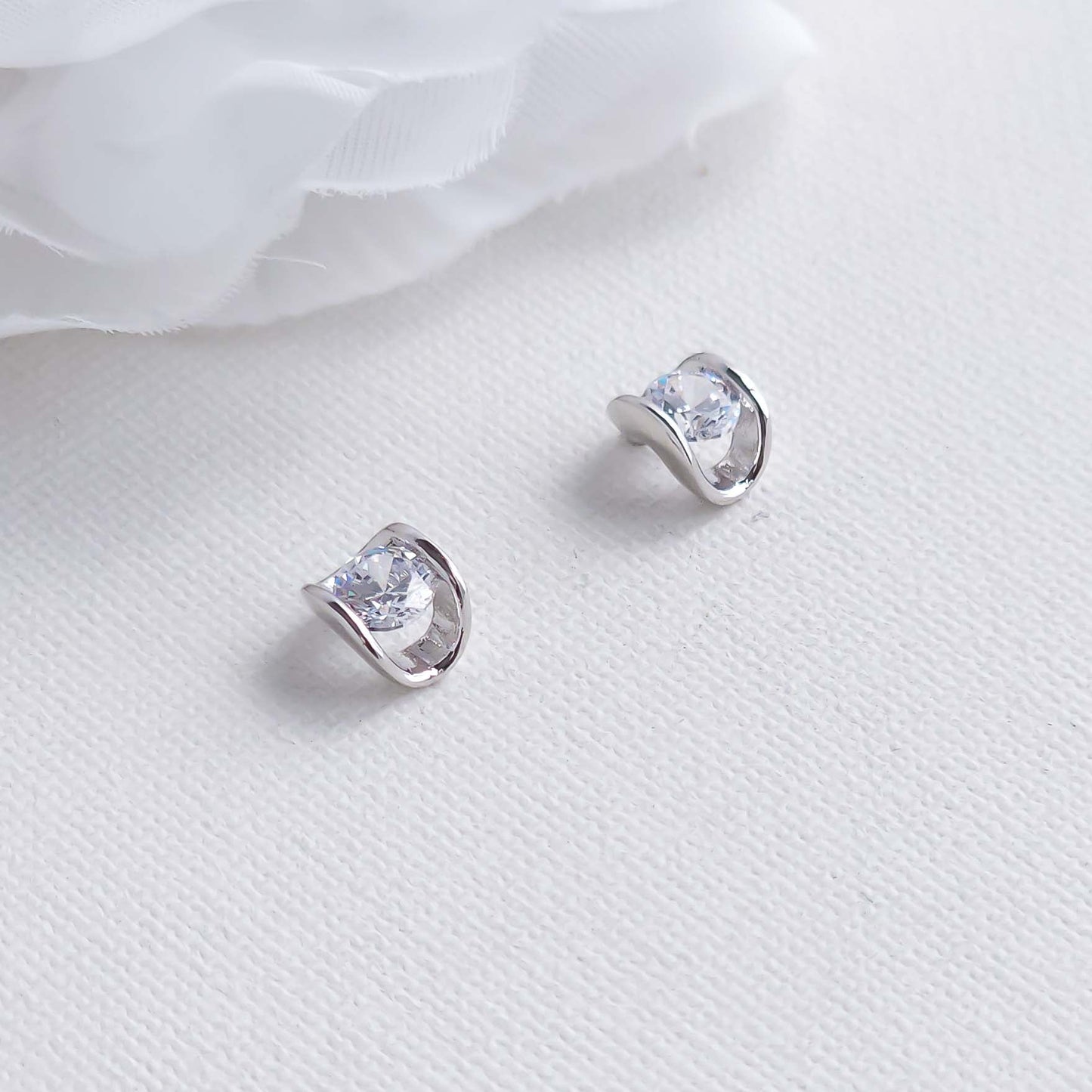 Casual Stud Earrings: Your Everyday, Minimalist Essential-Young
