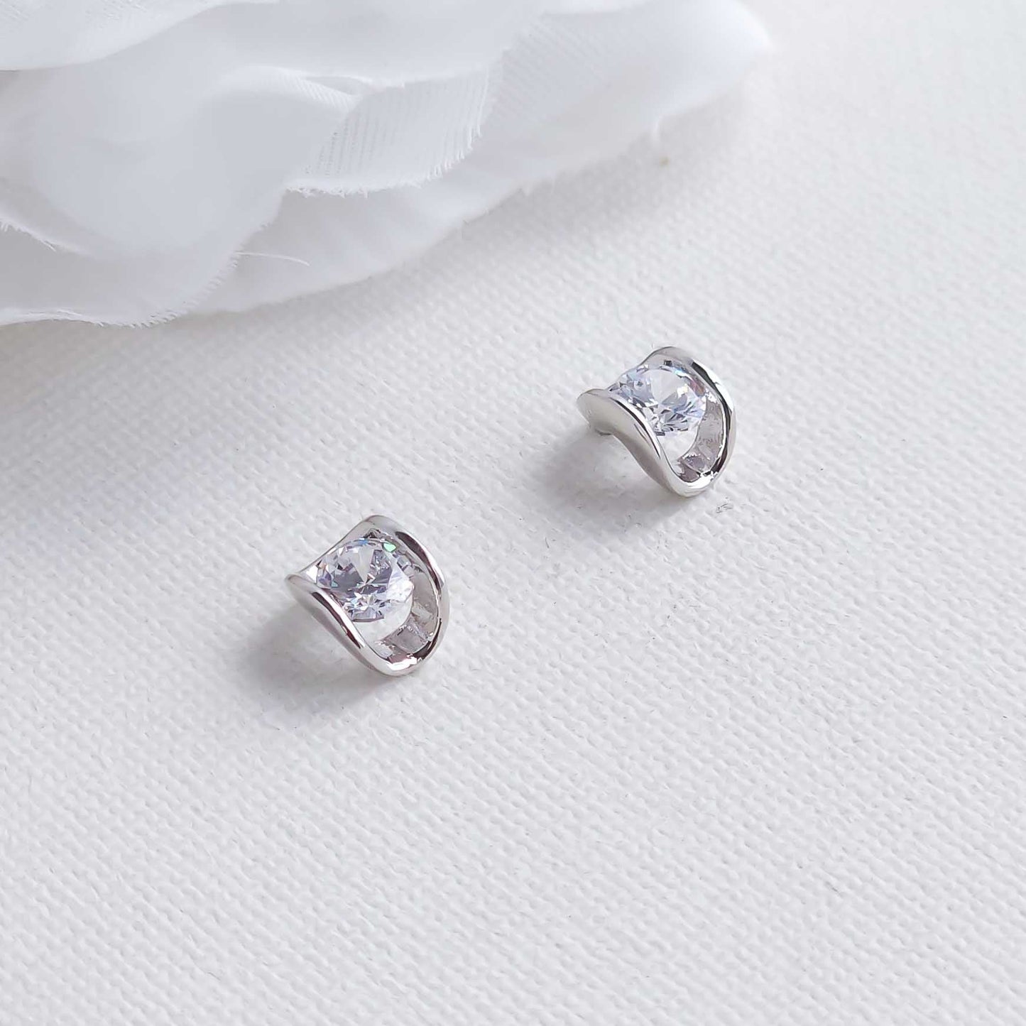 Casual Stud Earrings: Your Everyday, Minimalist Essential-Young