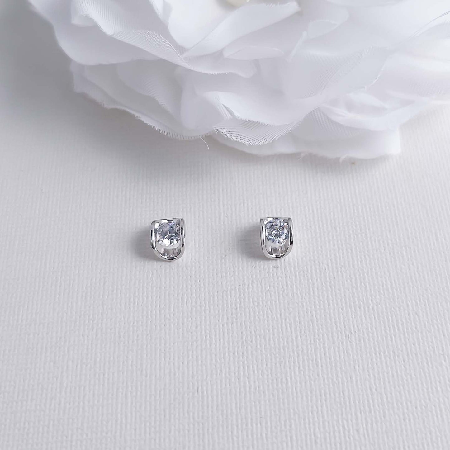 Casual Stud Earrings: Your Everyday, Minimalist Essential-Young