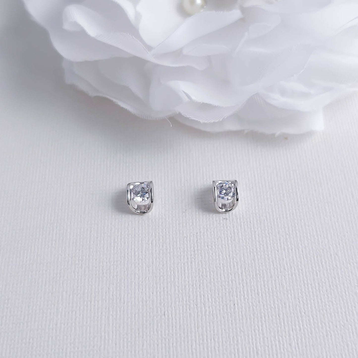 Casual Stud Earrings: Your Everyday, Minimalist Essential-Young