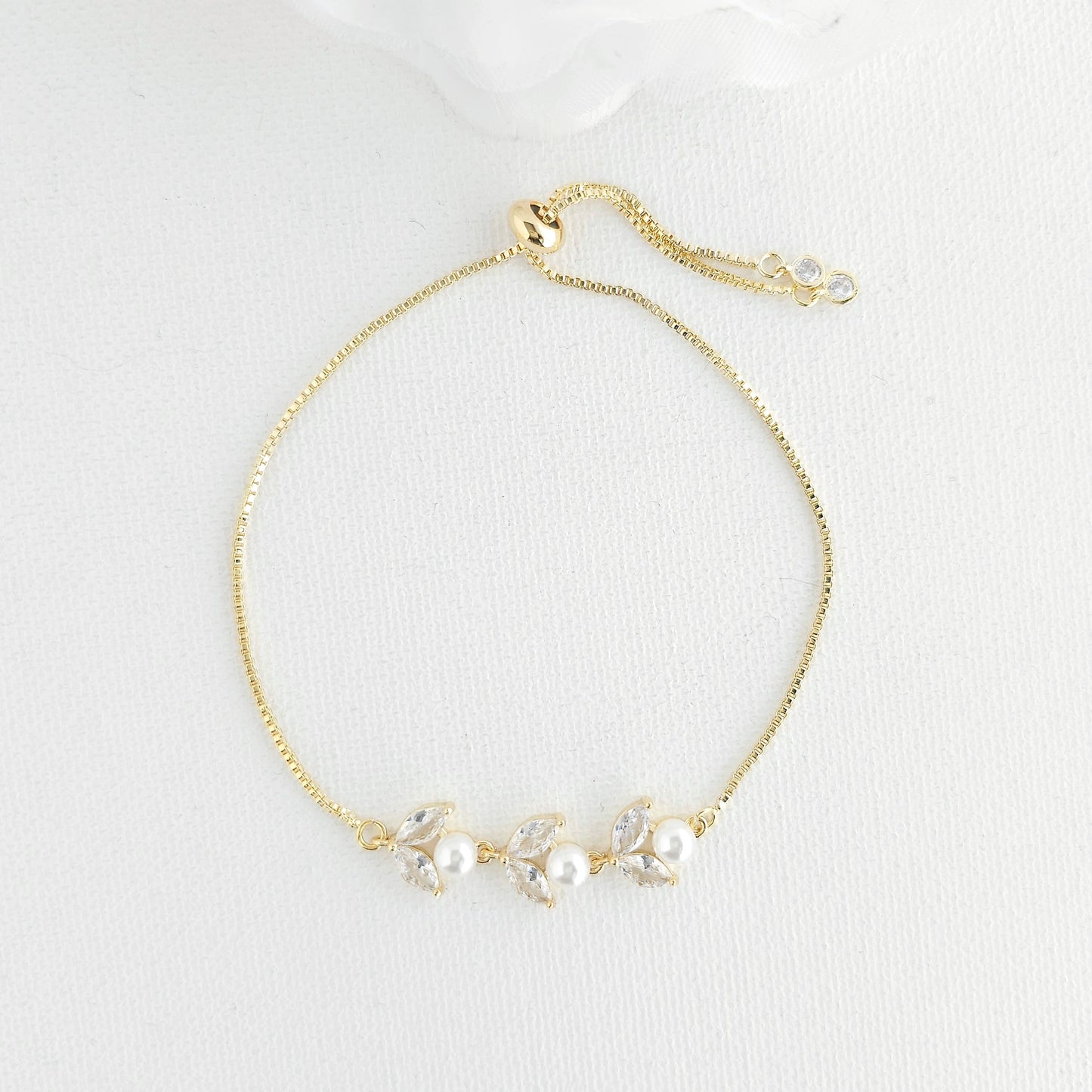 Sliding Gold Bracelet With Pearls-Liela
