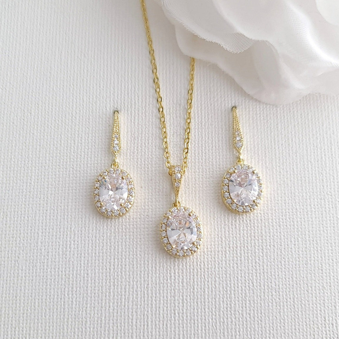 Bridal Party Jewellery Set With Pretty Gold Earrings and Necklace