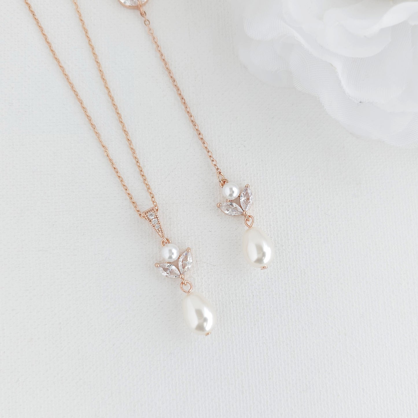 Simple Wedding Pearl Pendant Necklace with Backdrop in Gold-Leila