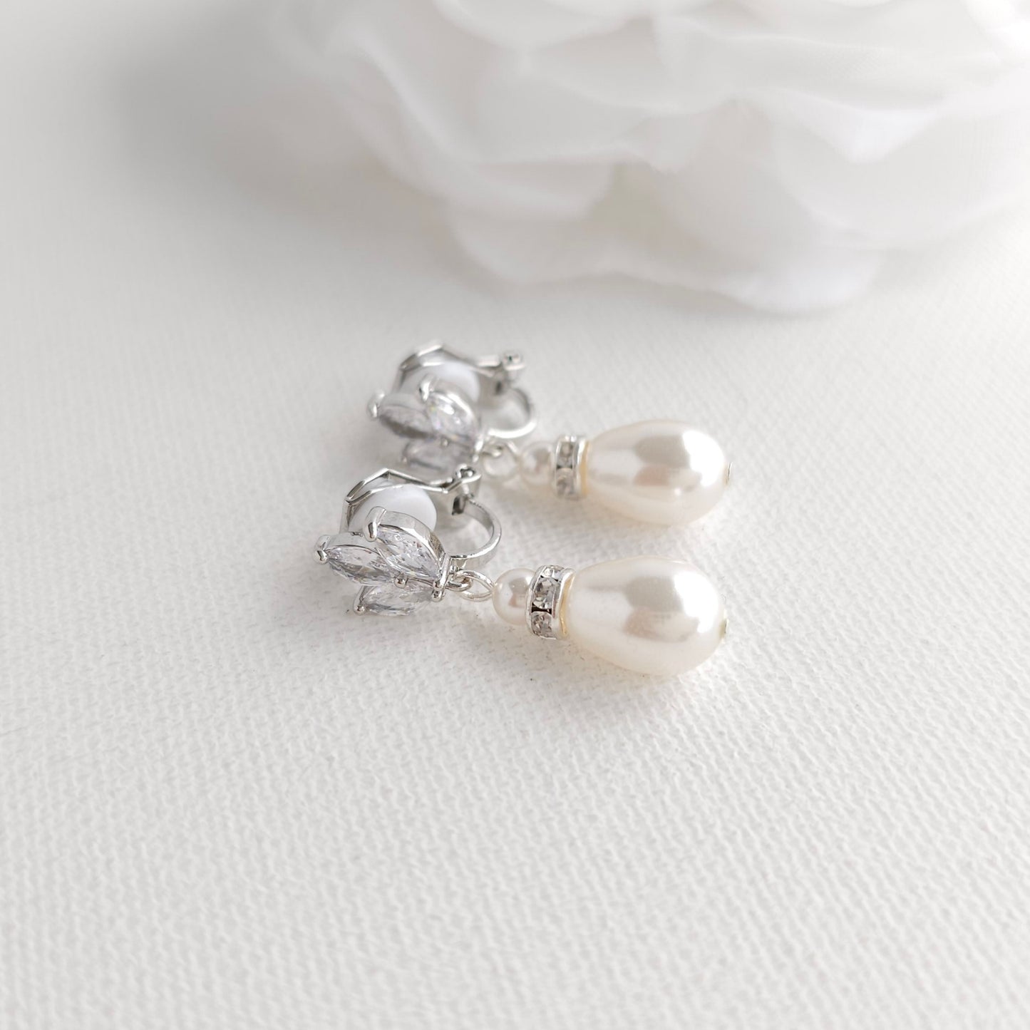 Pair of pearl clip-on earrings for Weddings