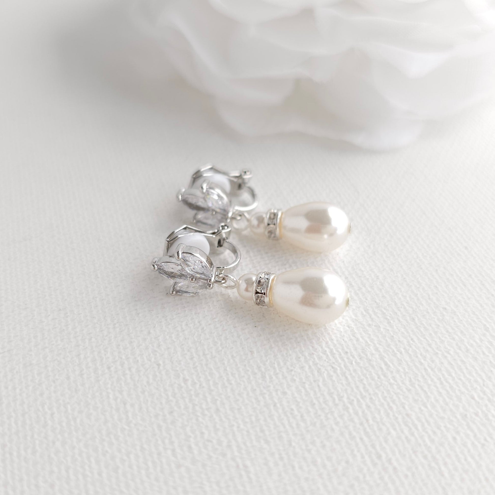 Pair of pearl clip-on earrings for Weddings
