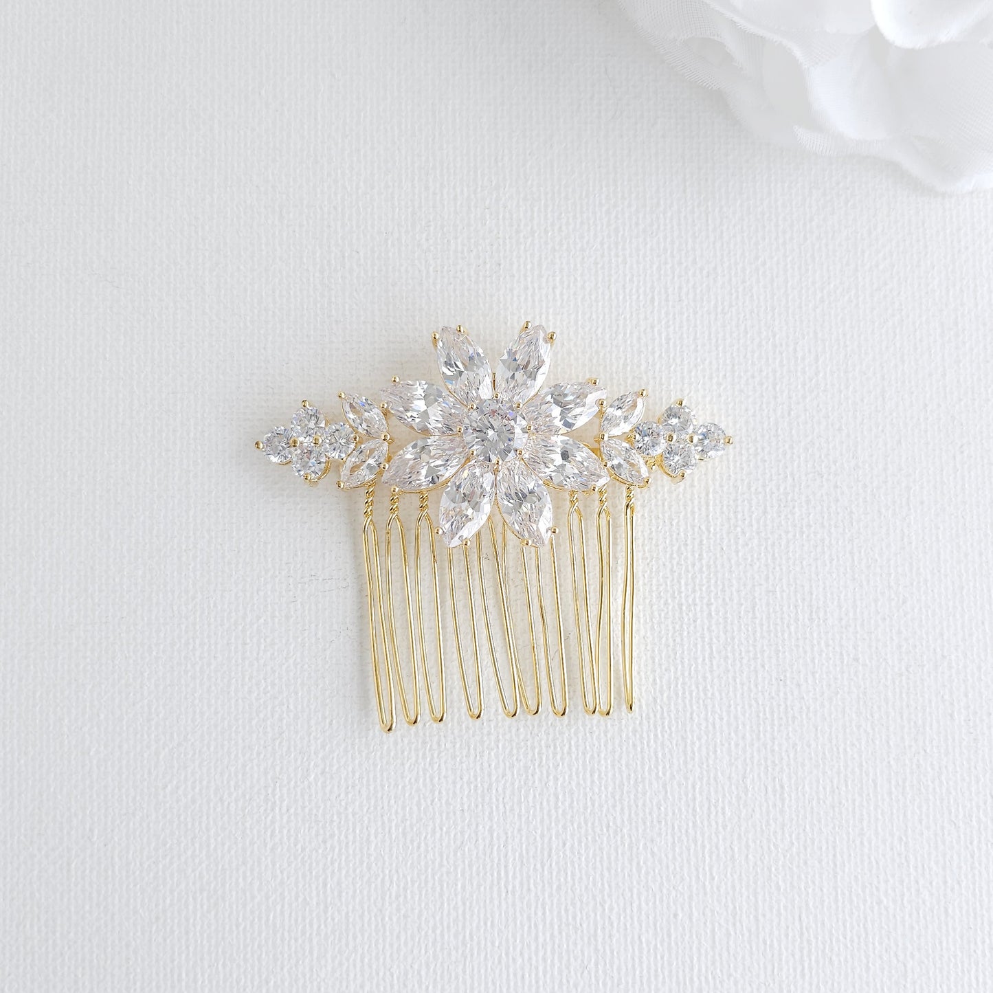 Dainty Silver Wedding Comb | Sparkling Cubic Zirconia Flower Hair Piece for Veil - Daisy