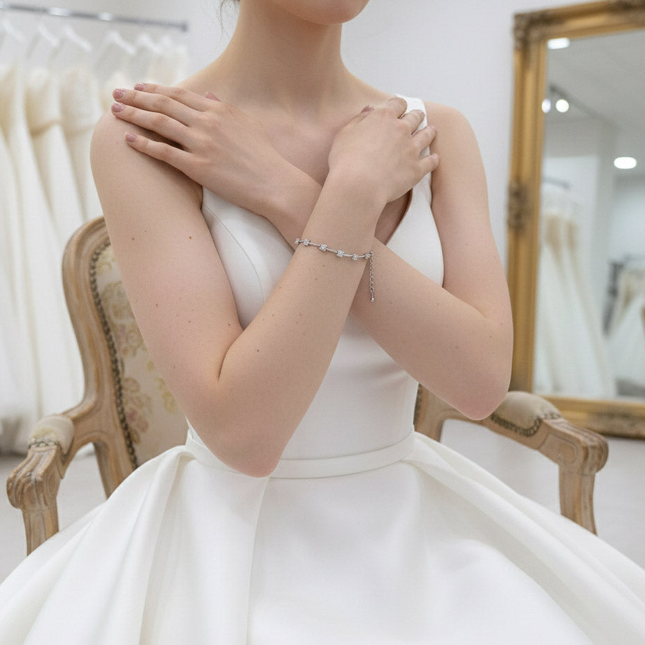 Delicate Bracelet in 14k Yellow Gold-Ginger