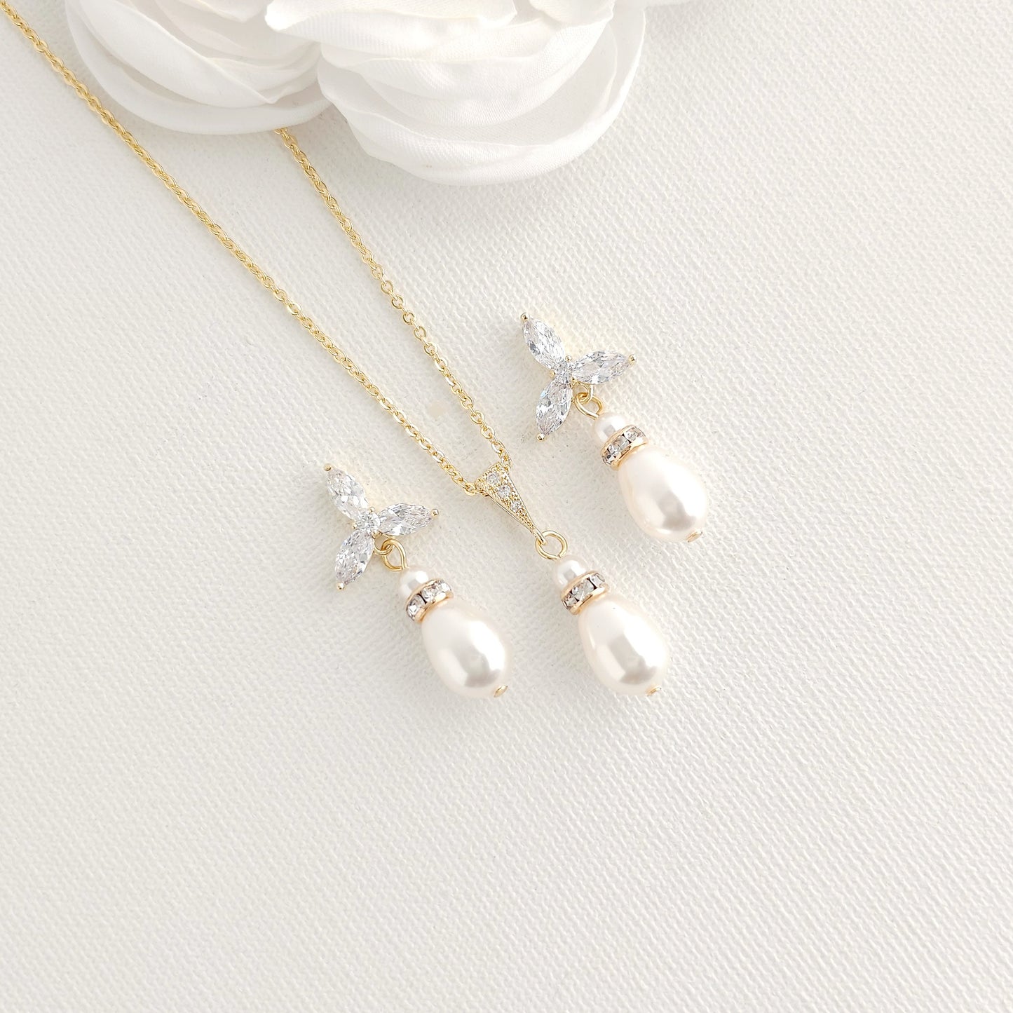 Floral Pearl Jewellery Set: Elegant Teardrop Necklace and Earrings for Weddings & Occasions- Flora