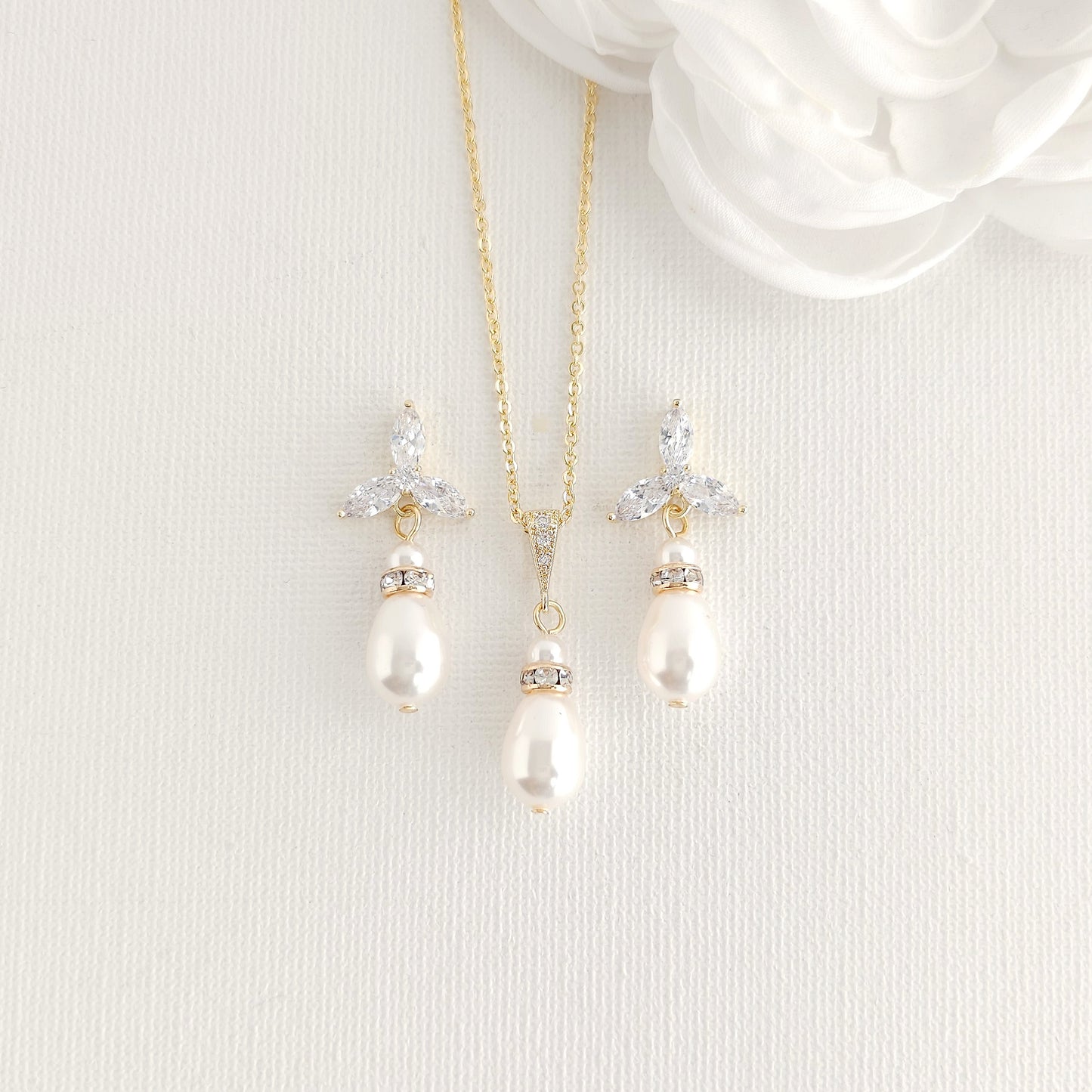 Floral Pearl Jewellery Set: Elegant Teardrop Necklace and Earrings for Weddings & Occasions- Flora