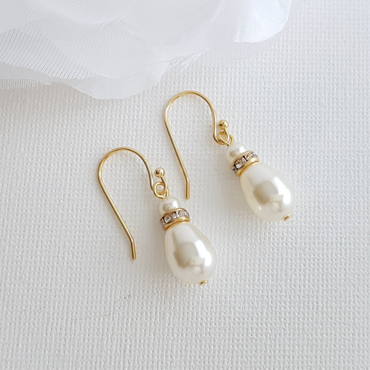 Simple Pearl Dangle Earrings: The Perfect Accessory for Brides-June