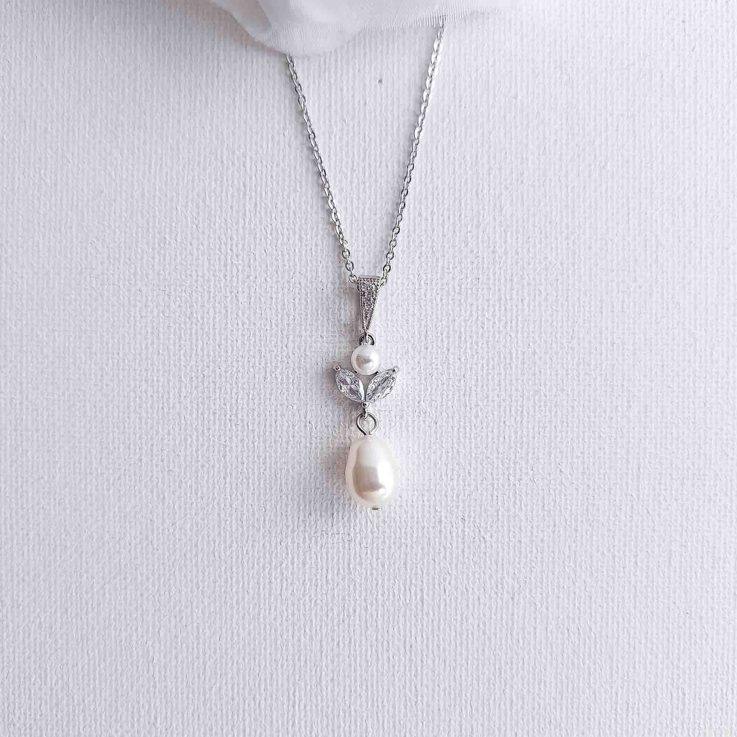 Gold Teardrop Pearl Pendant Necklace - Leila