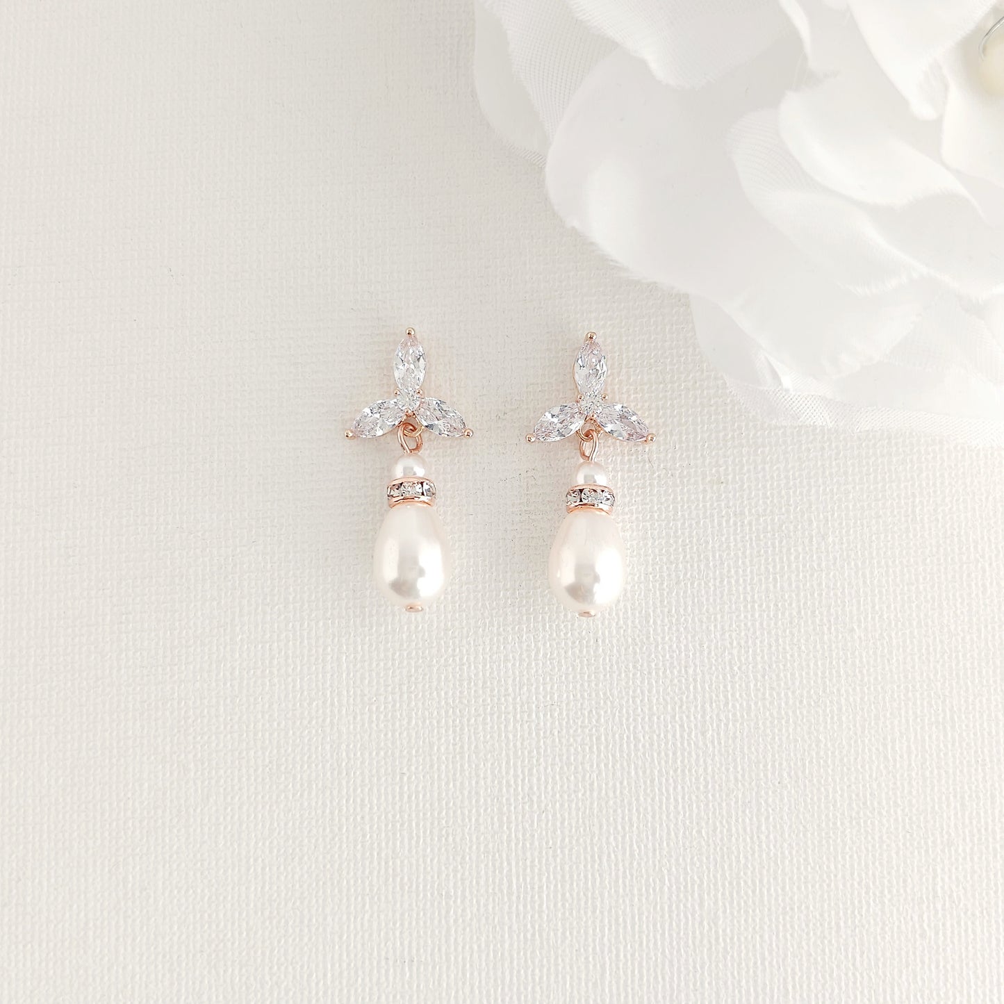 Gold Pearl Wedding Earrings: A Timeless Accessory for the Modern Bride- Flora