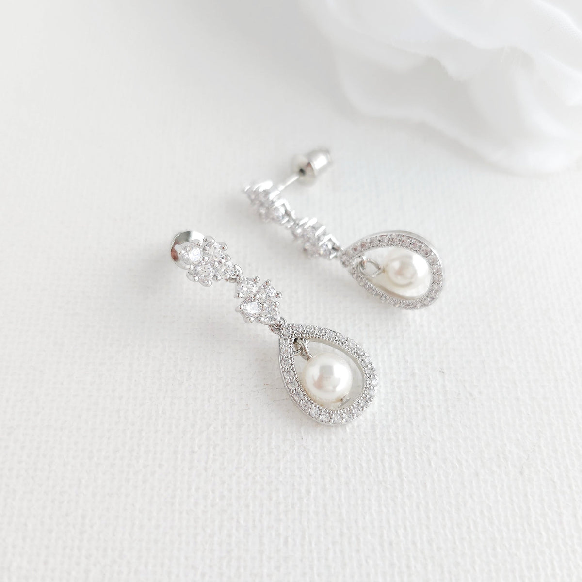 Vintage Teardrop Pearl Bridal Earrings in Gold - Lea