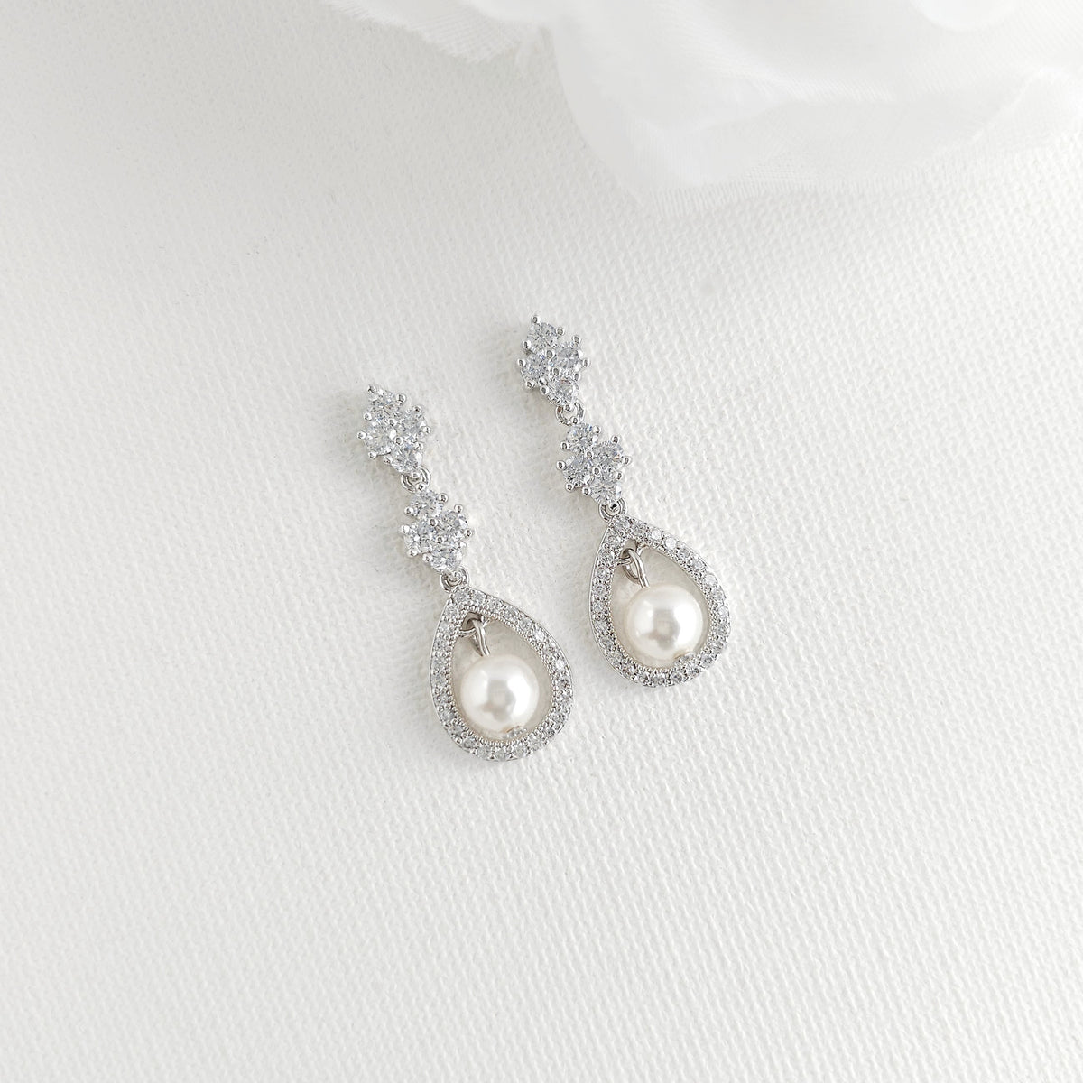 Vintage Teardrop Pearl Bridal Earrings in Gold - Lea