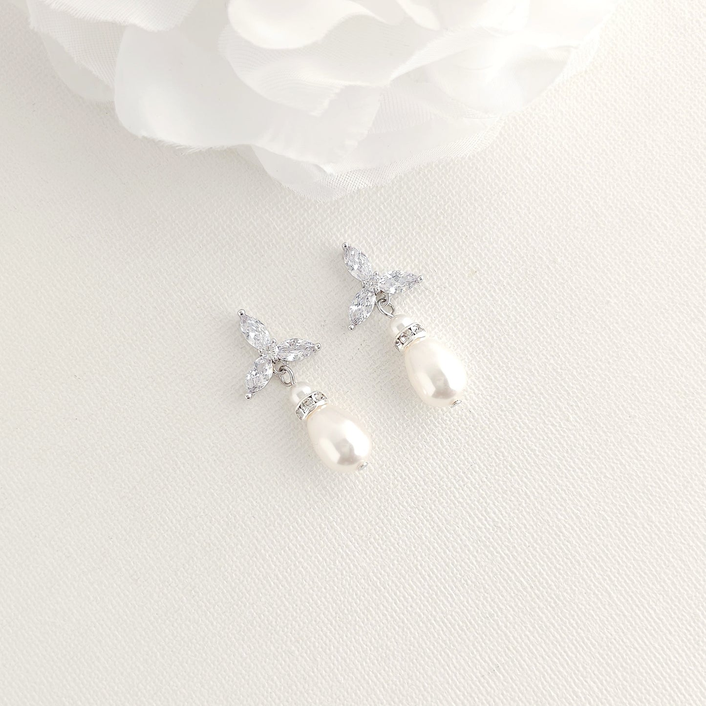 Gold Pearl Wedding Earrings: A Timeless Accessory for the Modern Bride- Flora