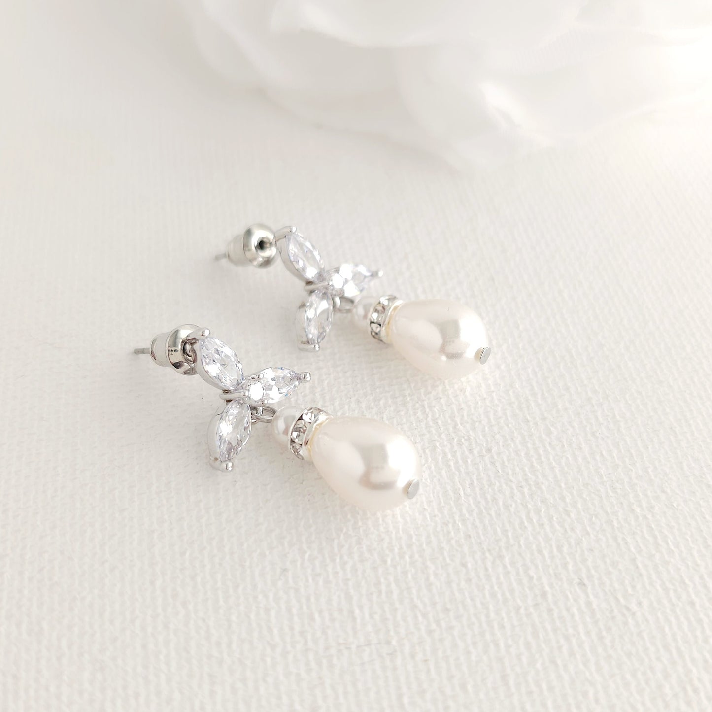 Gold Pearl Wedding Earrings: A Timeless Accessory for the Modern Bride- Flora