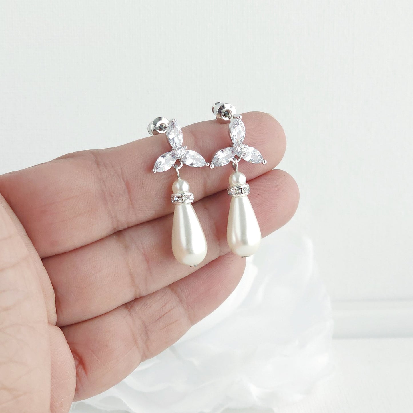 Flower Pearl Earrings for Brides- Flora