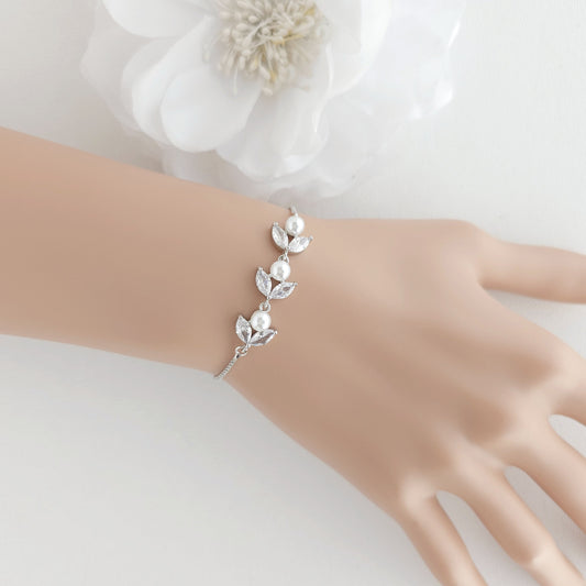 Sliding Gold Bracelet With Pearls-Liela