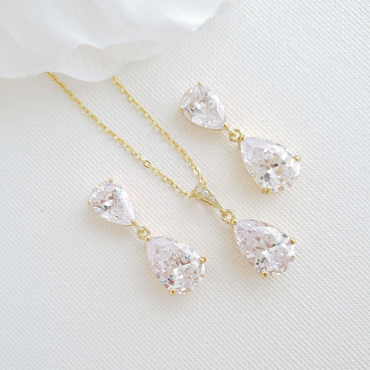 Jewellery Set for Brides and Bridesmaids in Yellow Gold-Clara