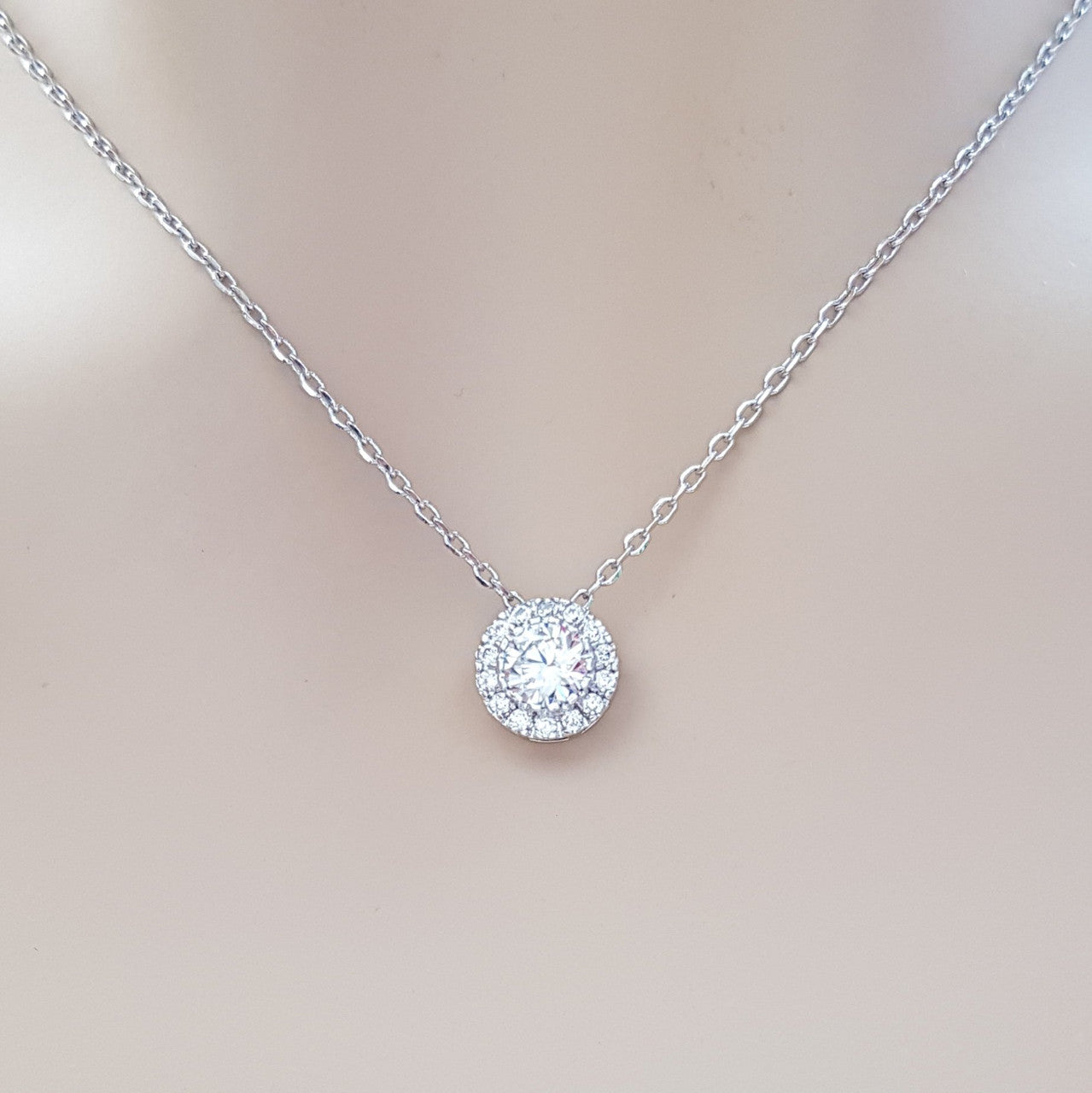Simple Round Pendant Necklace- Vita