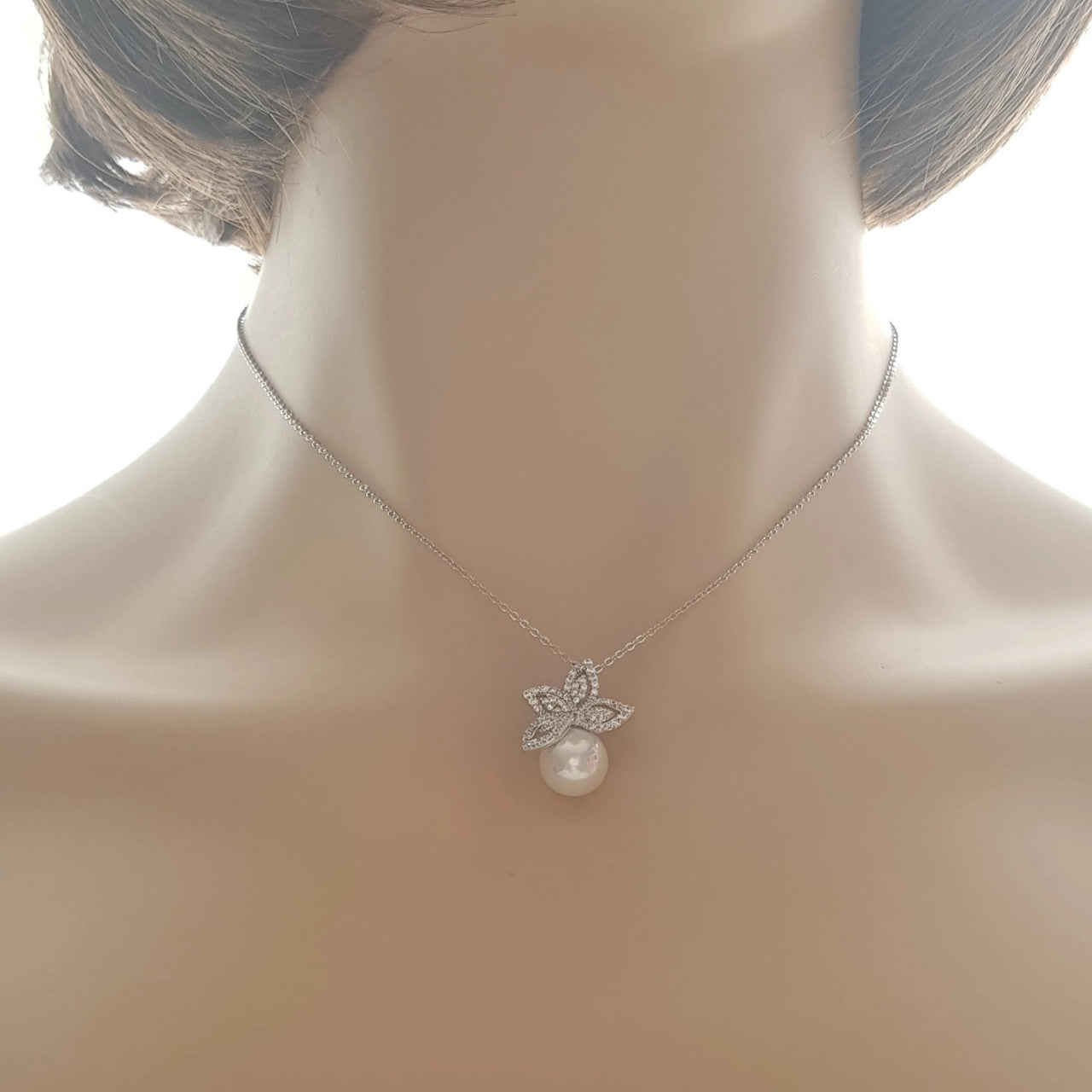 Leaf Necklace With Pearl-Ann
