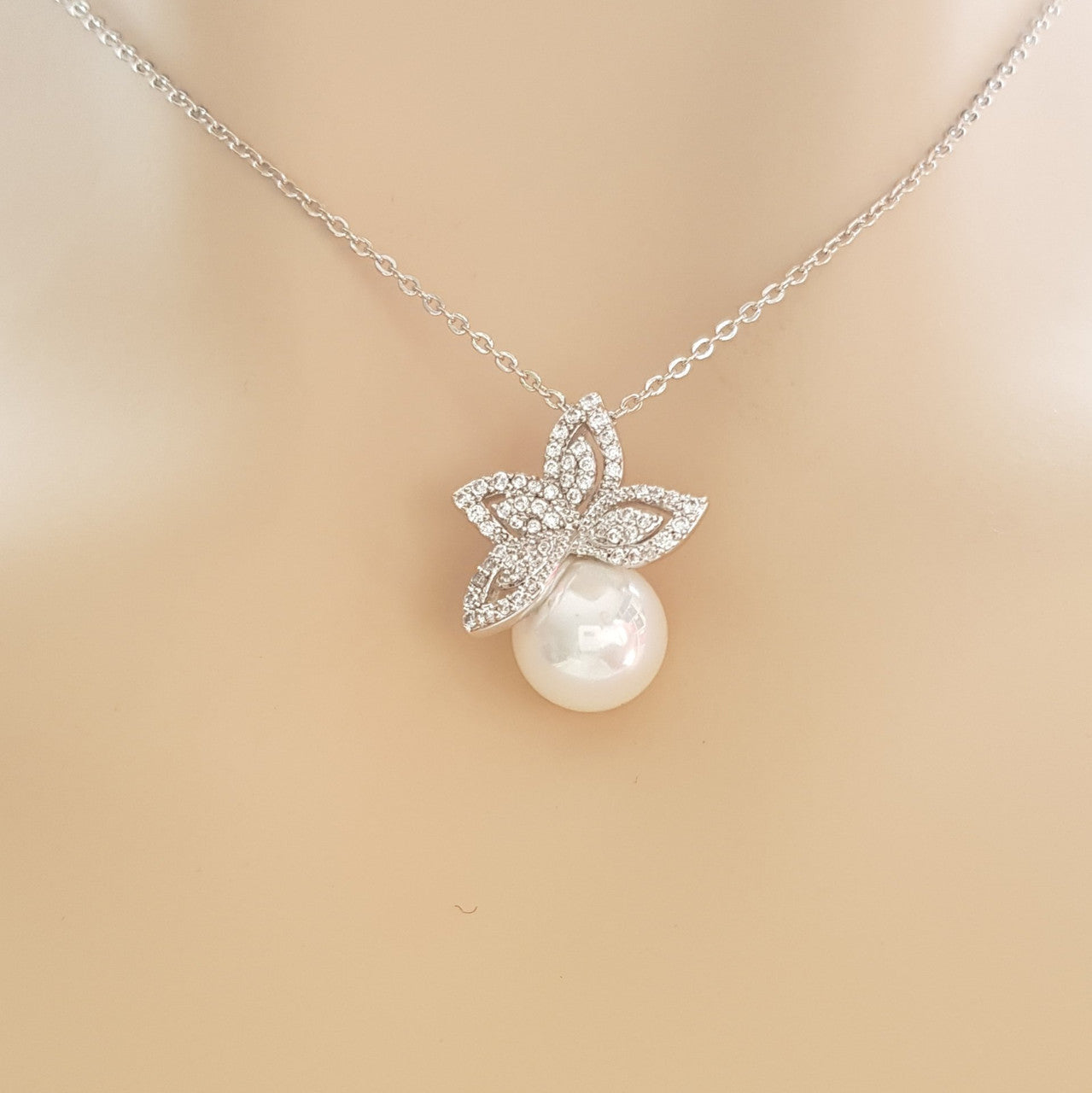 Leaf Necklace With Pearl-Ann
