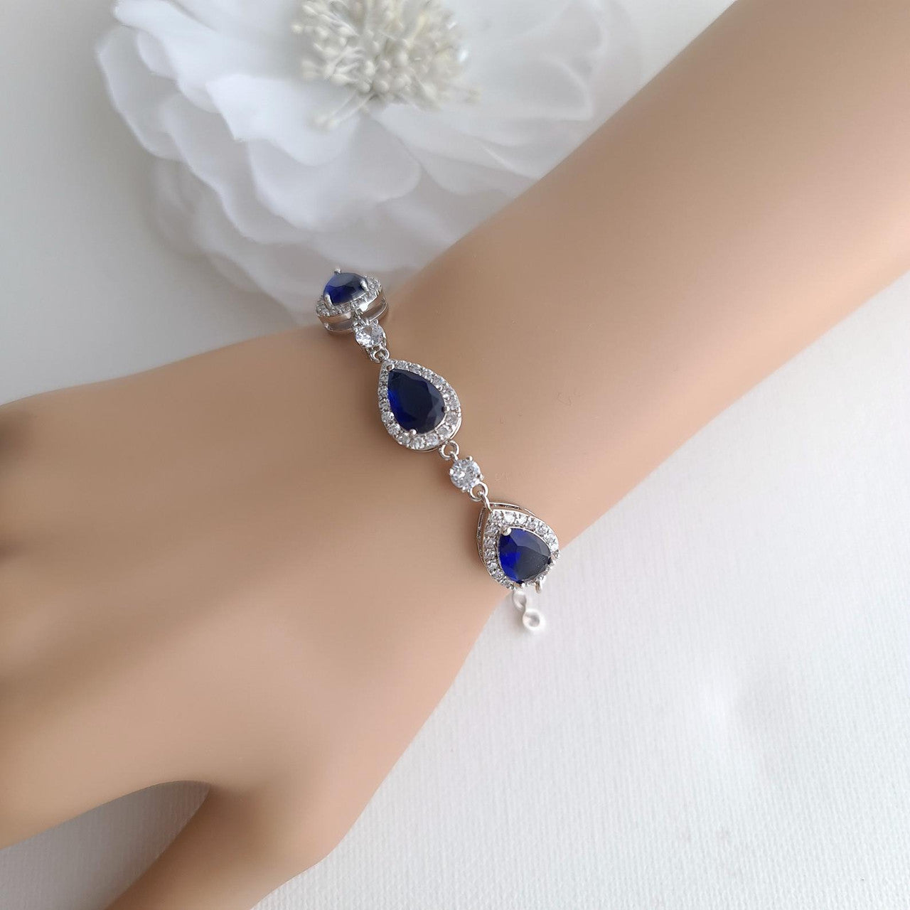 Simple Blue Bracelet in Gold for Weddings-Aoi