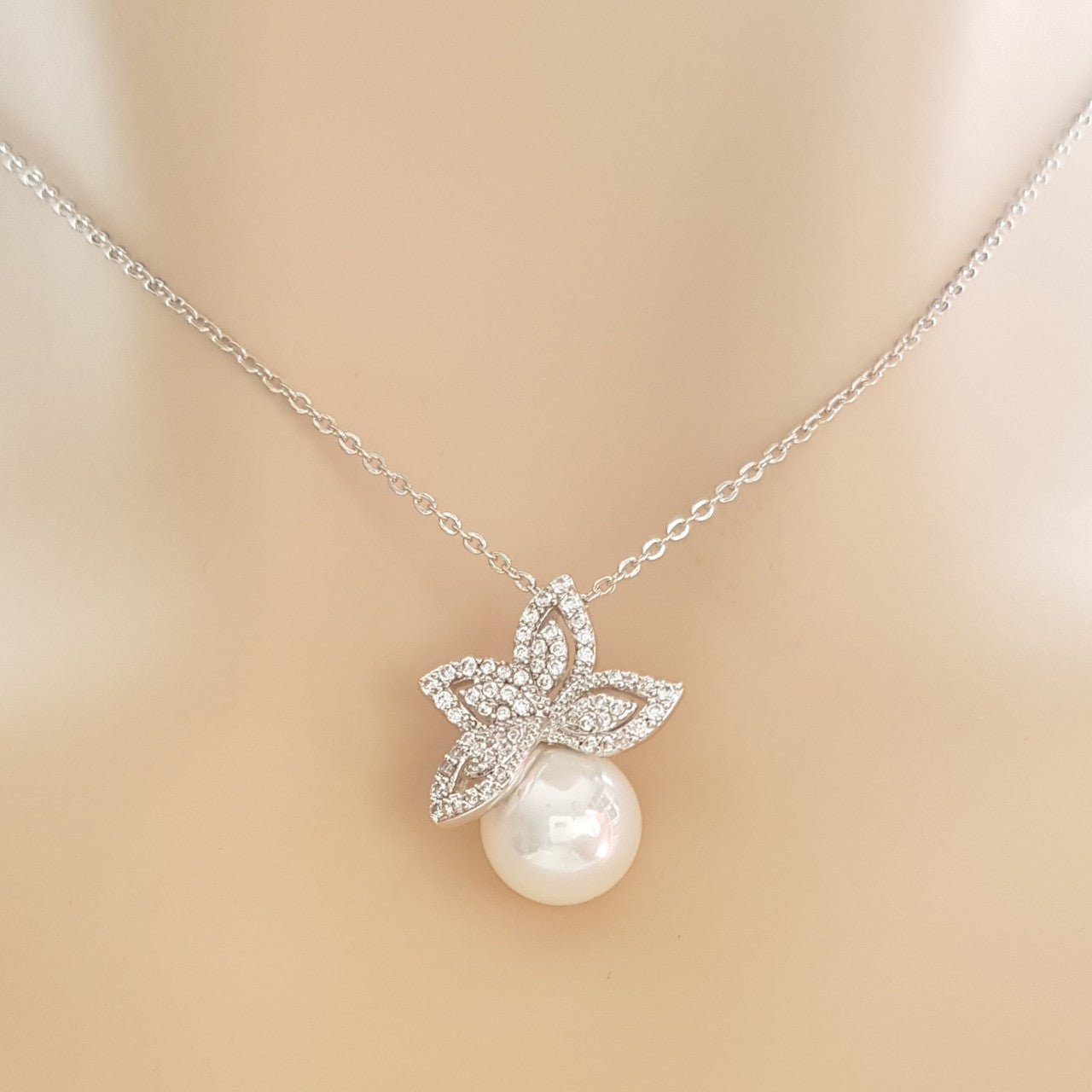 Leaf Necklace With Pearl-Ann