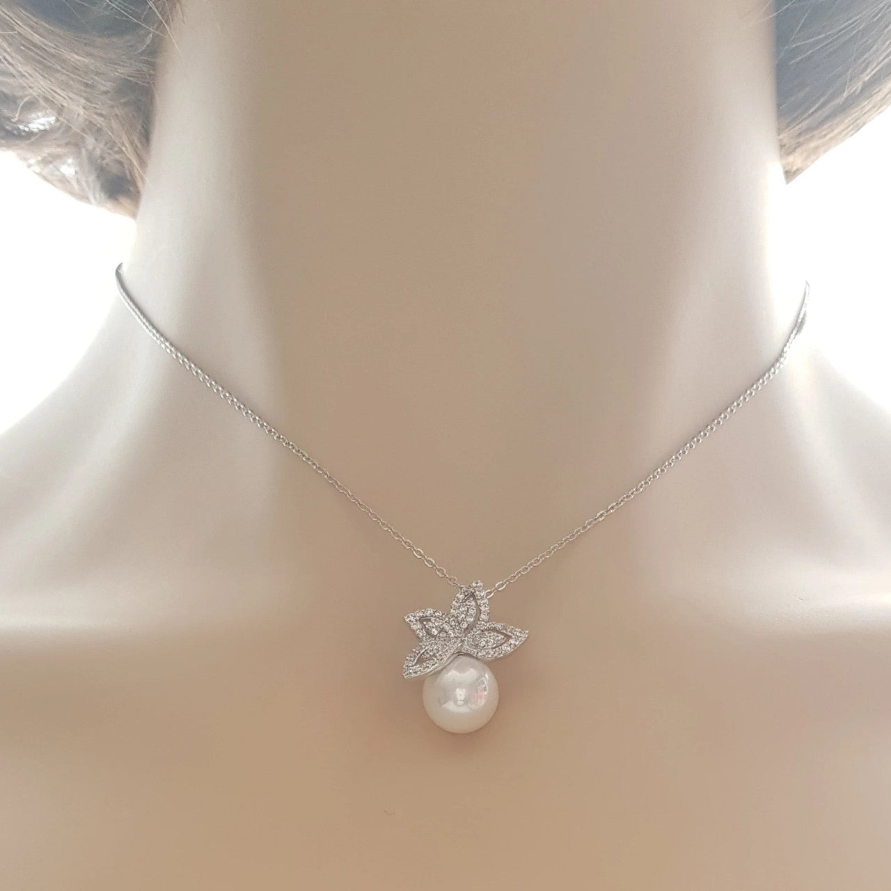 Leaf Necklace With Pearl-Ann