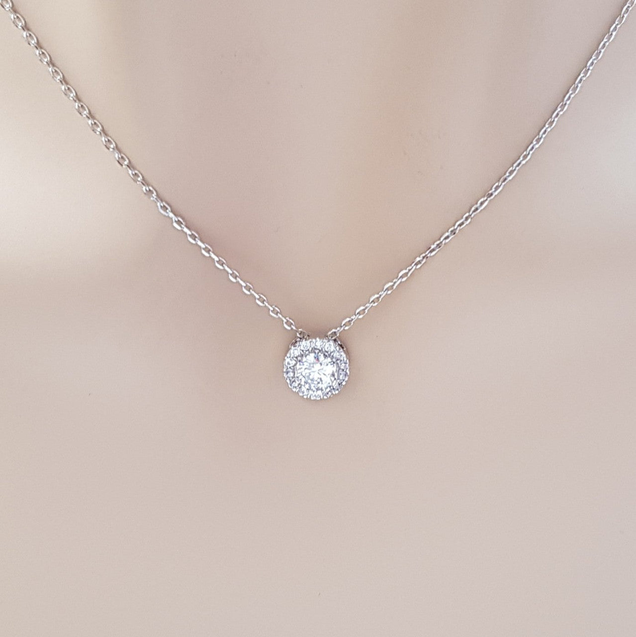 Simple Round Pendant Necklace- Vita