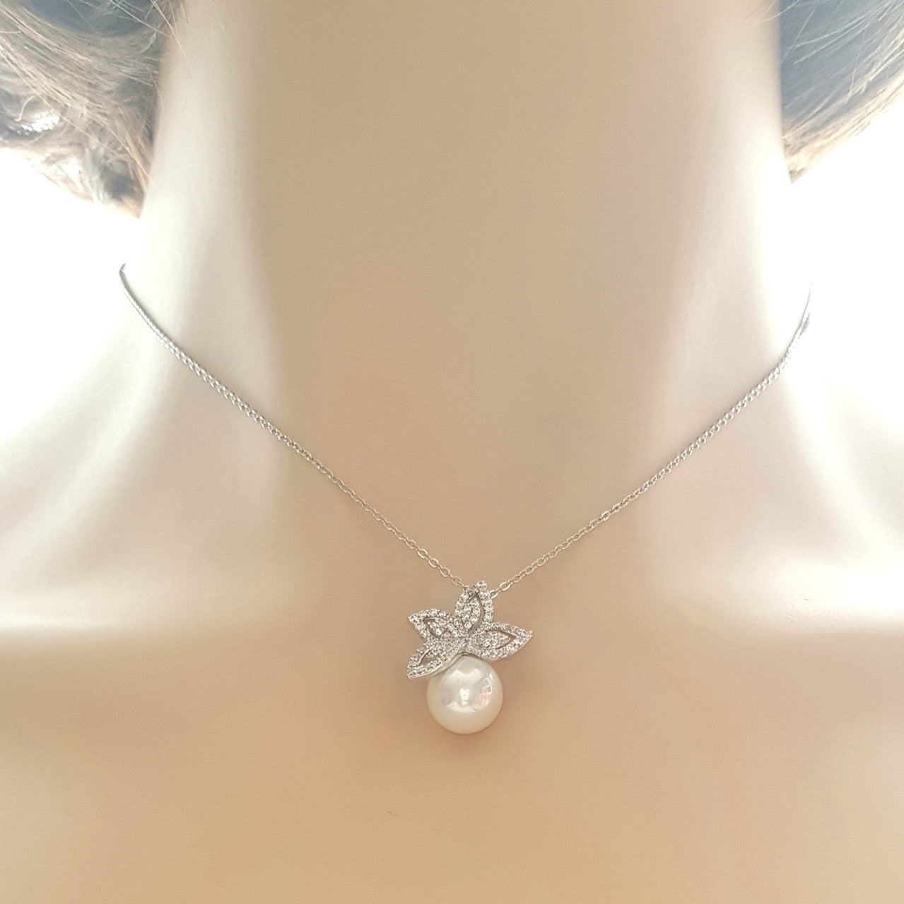 Leaf Necklace With Pearl-Ann
