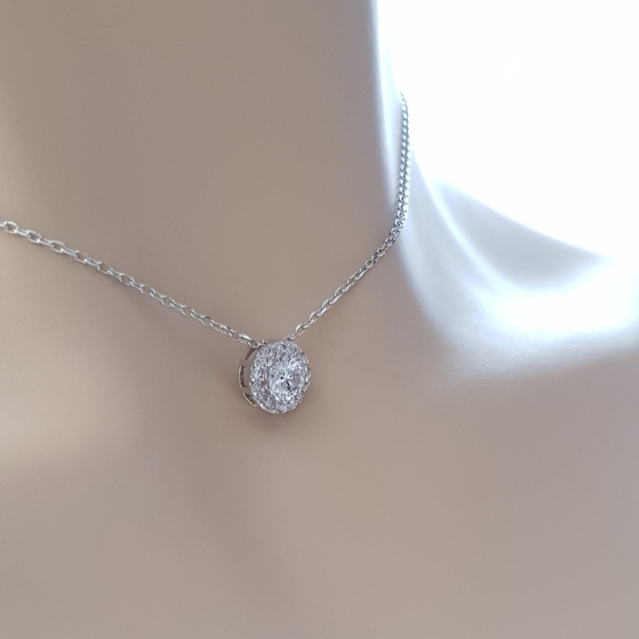 Simple Round Pendant Necklace- Vita