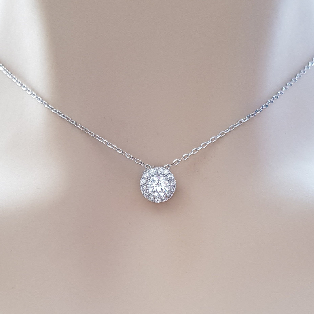 Simple Round Pendant Necklace- Vita