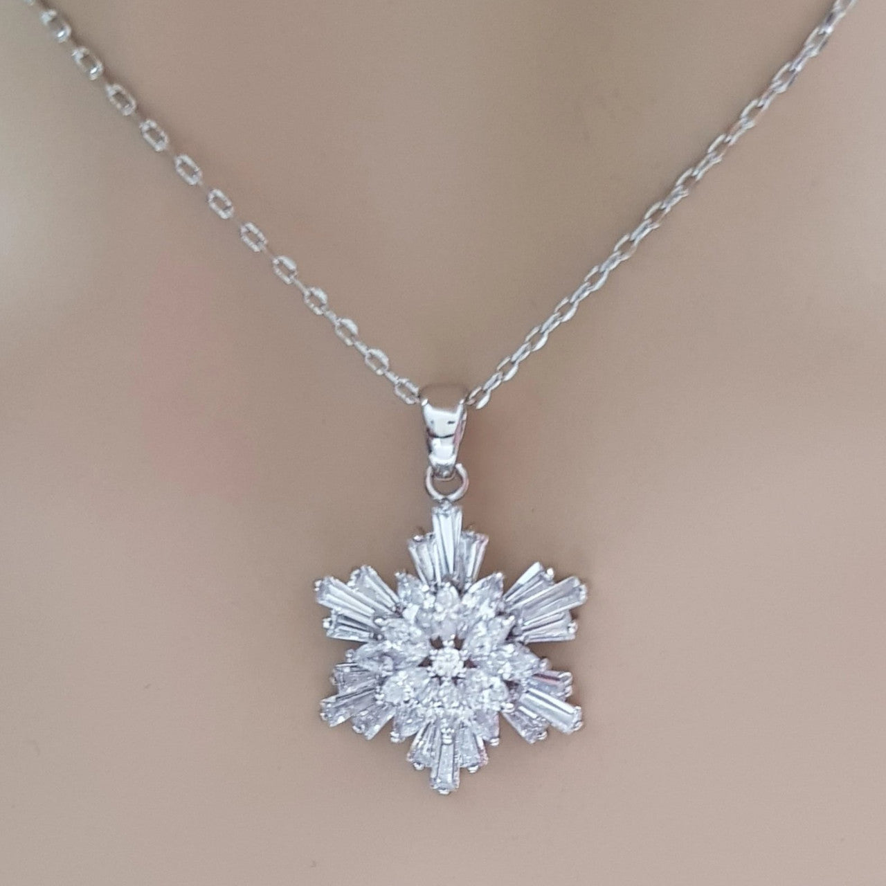 Snowflake Necklace- Flocke