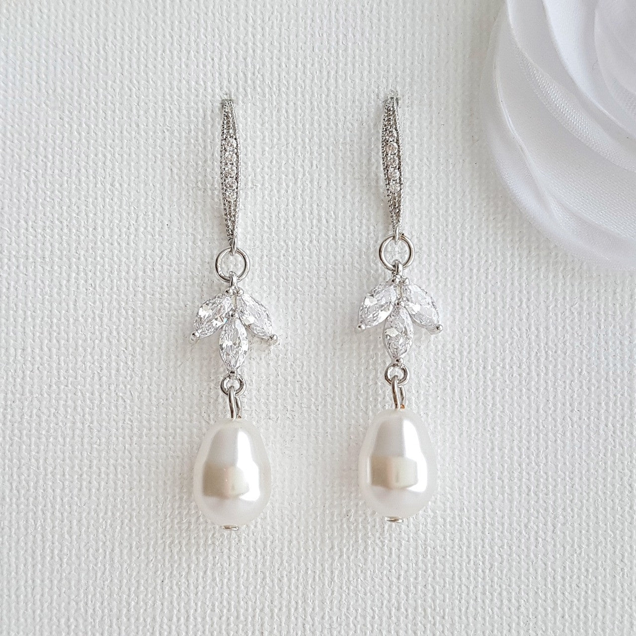 Pearl Dangle Earrings Gold-Leila